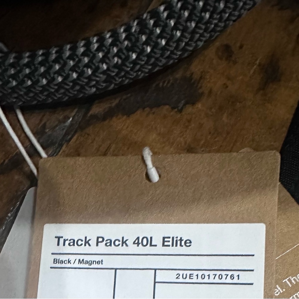 On Running Black Travel Bag with Light Gray Details - Picture 6 of 6